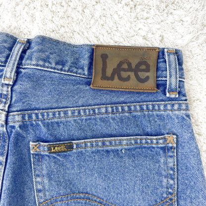 Einzigartige und nachhaltige Vintage Jeans in blau von Lee. Close-up.