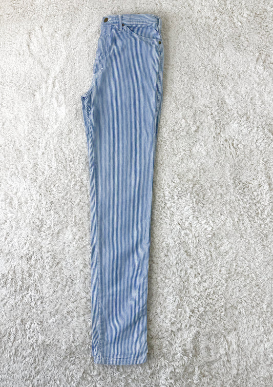 Einzigartige und nachhaltige Vintage Jeans in blau-weiss mit Streifen von Lee. Side.