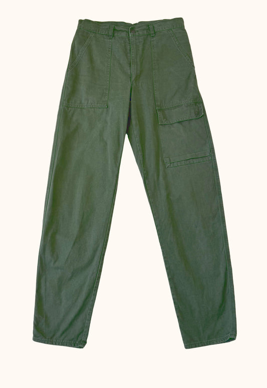 Einzigartige und nachhaltige Vintage Hose in oliv von Levi's. Front.
