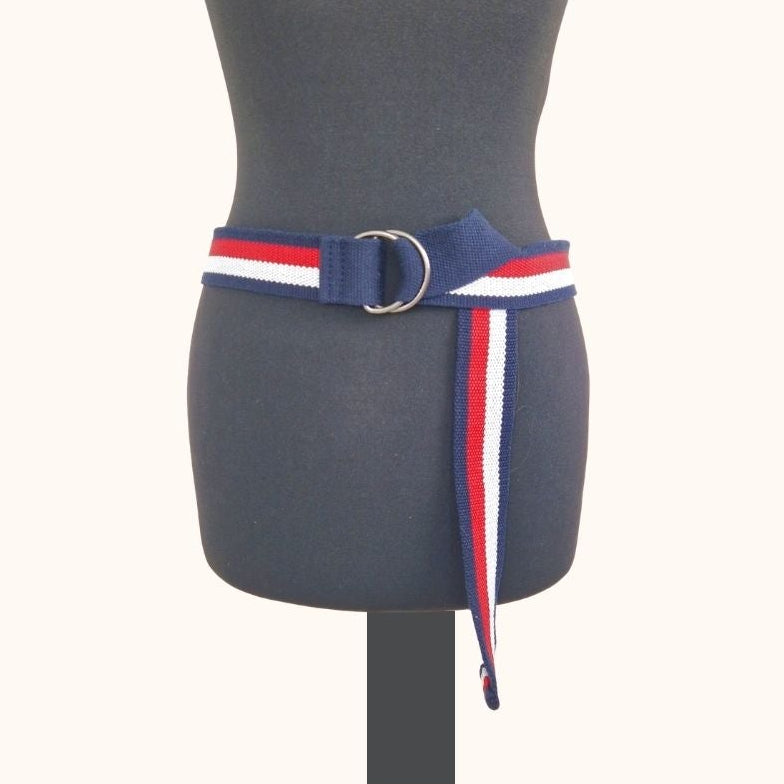 Einzigartiger und nachhaltiger Vintage Gürtel, Ring belt, in blau-rot-weiss. Front.