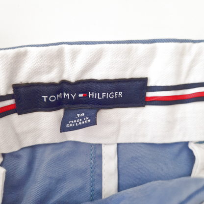 Einzigartige und nachhaltige Vintage Shorts in mittelblau von Tommy Hilfiger. Tag.