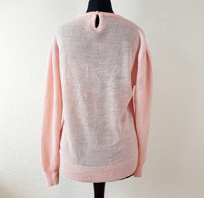 Einzigartiger und nachhaltiger Vintage Pullover in pink mit Blumen. Unique and sustainable vintage pullover in pink with flowers. Back.