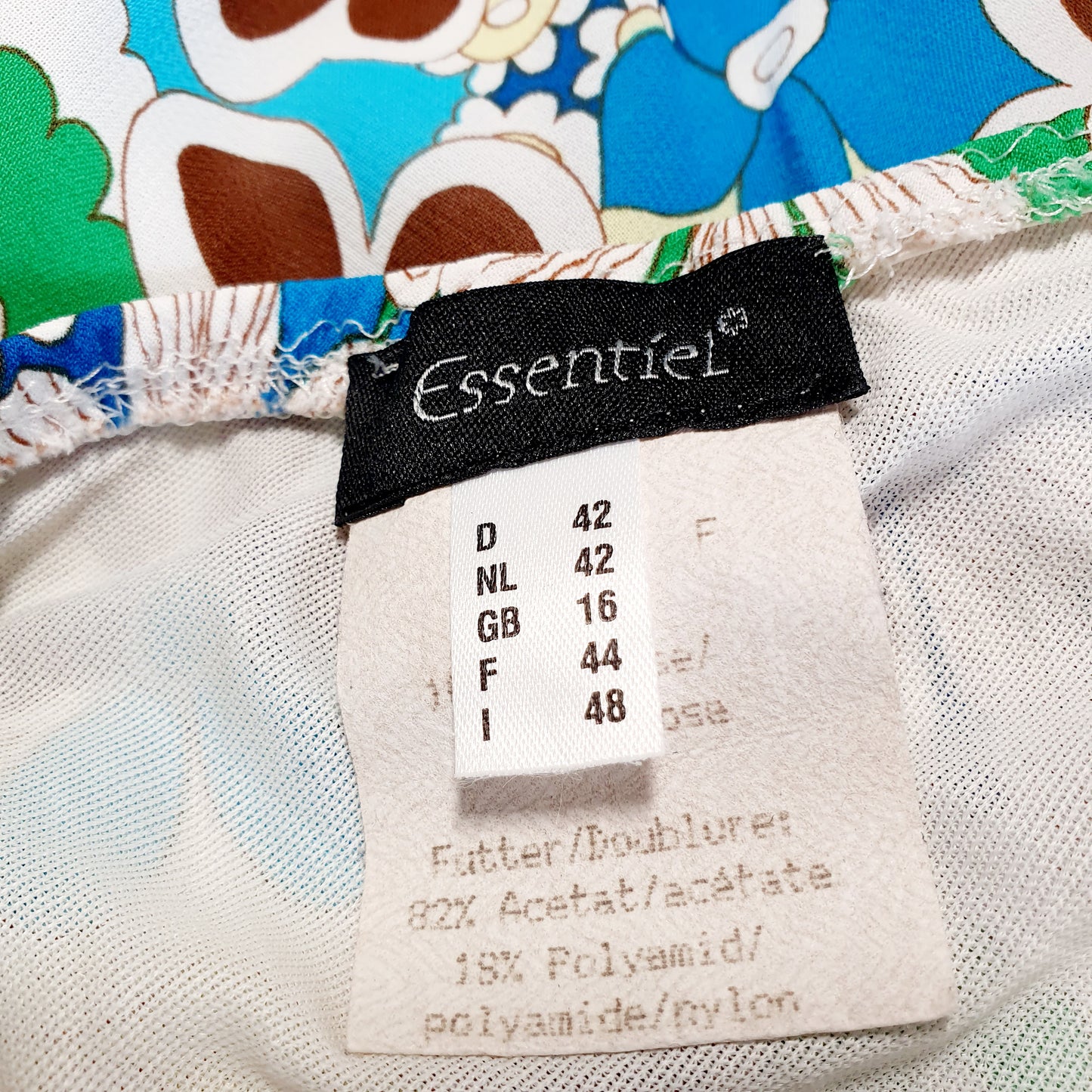 Einzigartiger und nachhaltiger Vintage Rock in türkis-grün-gelb mit Blumen. Unique and sustainable vintage skirt in turquoise-green-yellow with flowers. Tag.