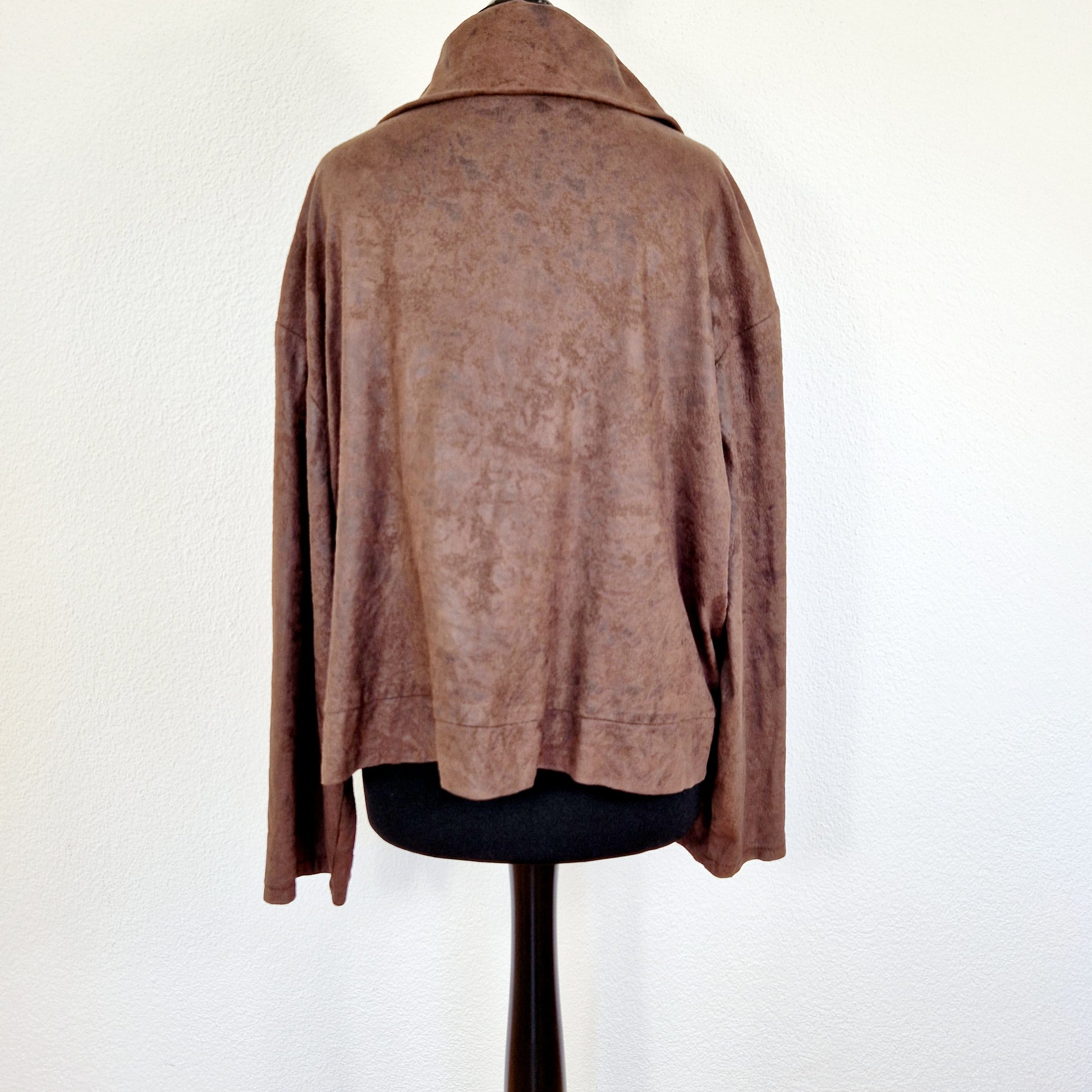 Einzigartige und nachhaltige Vintage Jacke in braun. Unique and sustainable vintage jacket in brown. Back.
