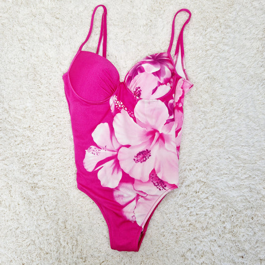 Einzigartiger und nachhaltiger Vintage Badeanzug in pink mit Blumen. Unique and sustainable vintage swimsuit in pink with flowers.